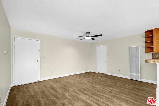 Photo - 18530 Hatteras St Unidad 226
