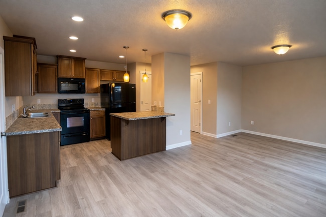 Photo - 5917 NE 71st Ct