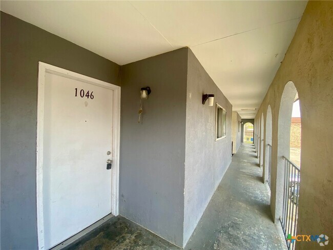 Building Photo - 1046 Linde Ave Rental
