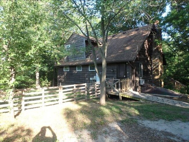 Photo - Unique 3 Bed 2 Bath Cabin In The Heart of Columbia!