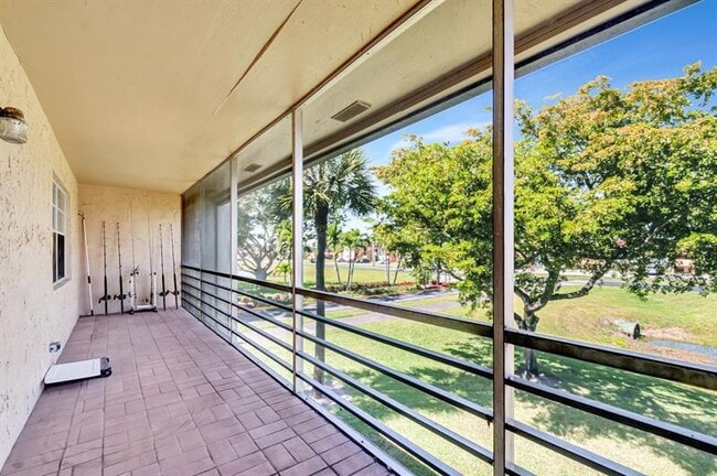 Building Photo - 100 Lake Meryl Dr Unit 201 Rental