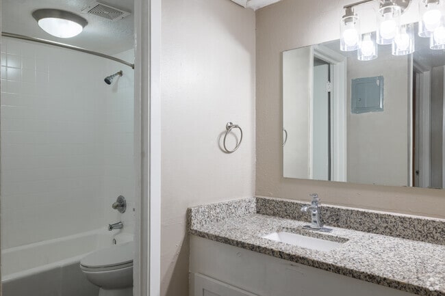 1BR, 1BA - 712SF - Bathroom - Flats at Wellington