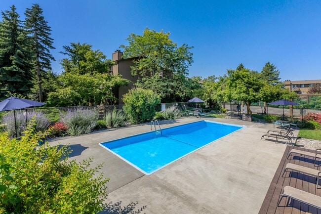 Gorgeous Amenities - Lincoln Village Apartments