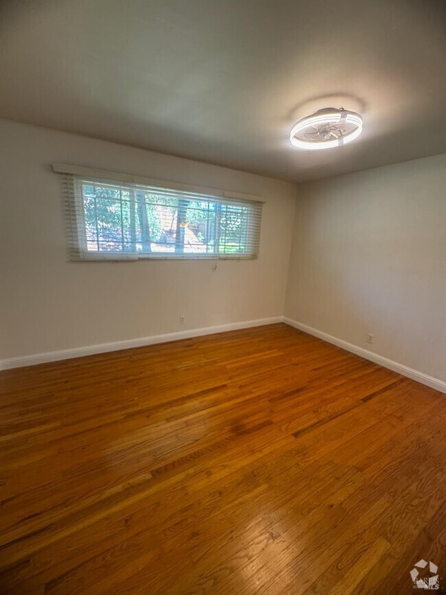 Building Photo - 543 Silver Dr Rental