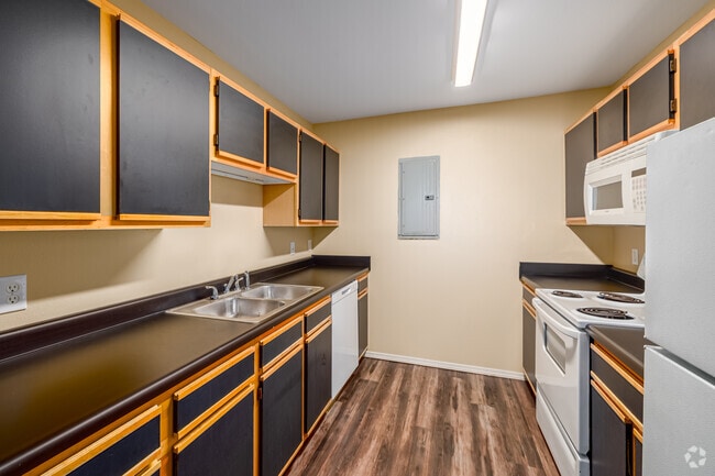 The Scholar 1BR, 1BA - 740SF - Kitchen
