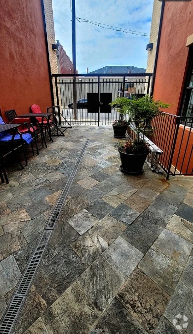 Building Photo - 613 N Lombardy St Unit 101 Rental