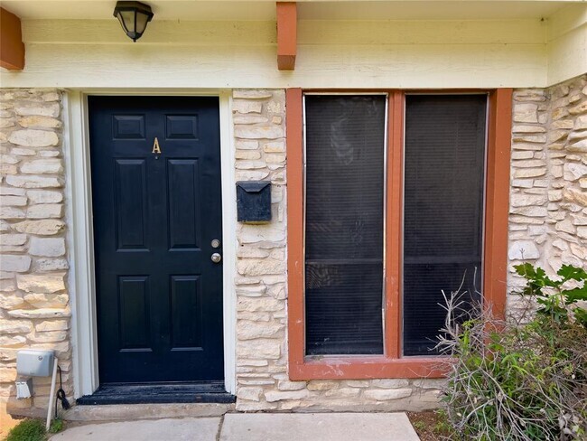 Building Photo - 7206 Creekside Dr Rental