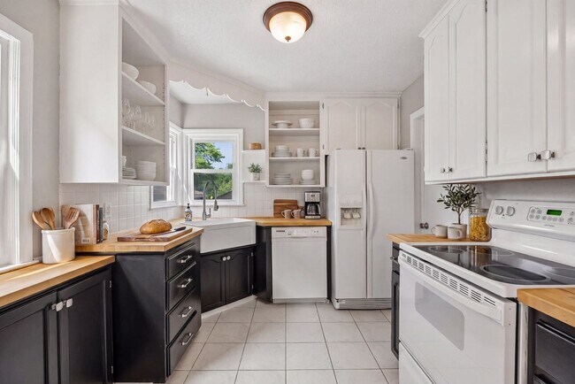 2206 NE Arthur St Unidad 1 ( Lower )