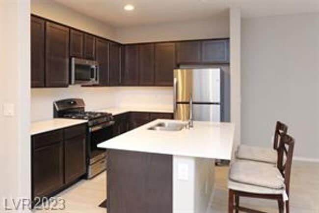 Photo - 3 Bedroom townhome near Henderson Hospital.  Galleria Mall, Sunset Station and many restaurants w...