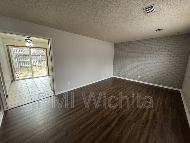 Photo - 615 N Kessler St
