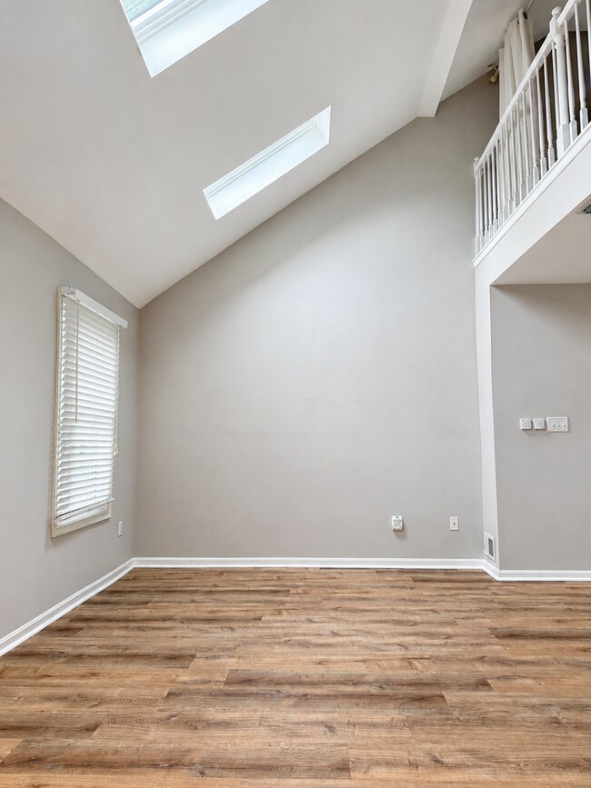 Photo - 252 Crescent Dr