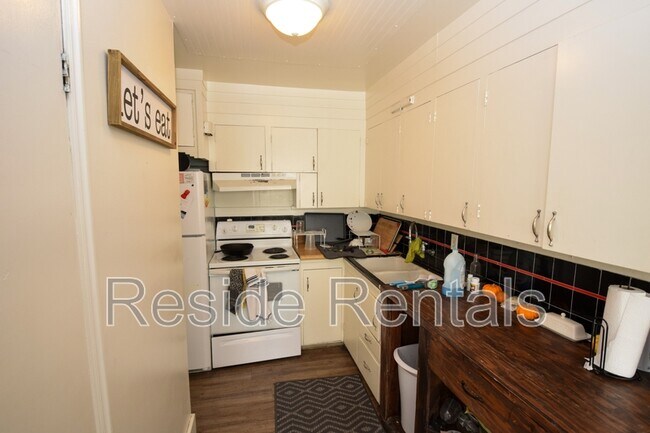 Photo - 686 Darwin Ave