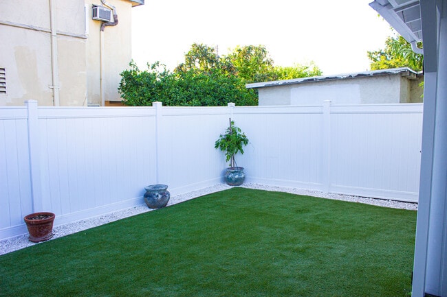 Photo - 659 Salem St