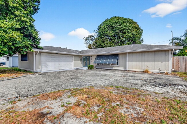 Photo - 320 Riverdale Rd