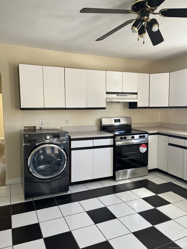 Photo - 61 School St