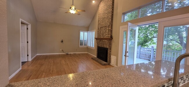 Photo - 572 W Jamison Pl