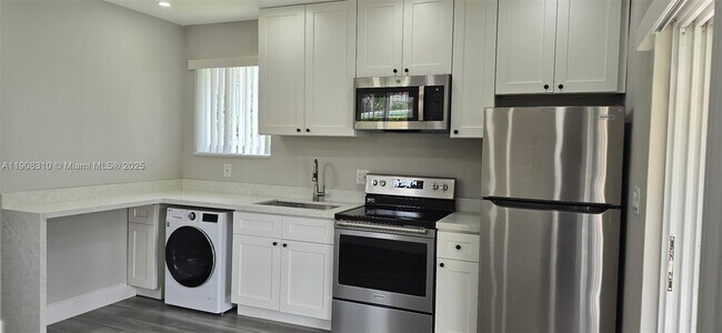 Building Photo - 2533 Garfield St Unit C