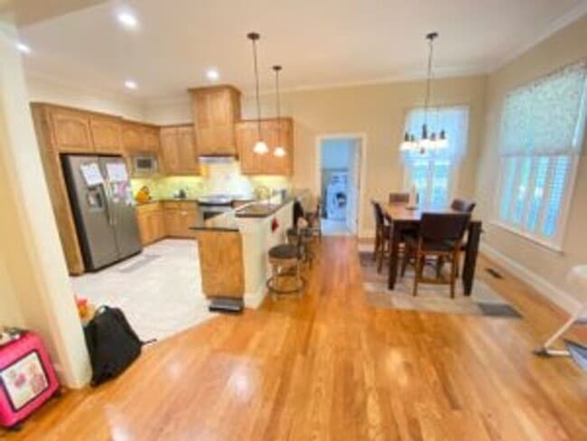 Photo - 200 N Cres Lake Way