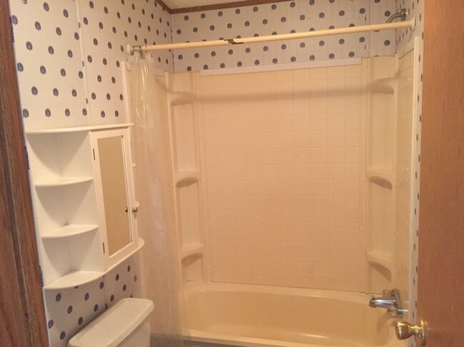 Photo - 100 Holland Dr