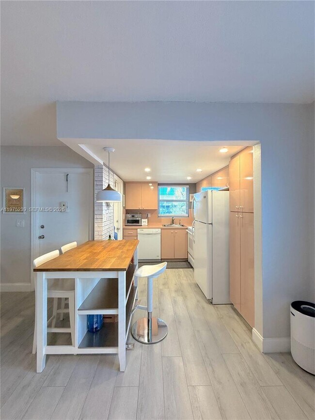 Photo - 541 Blue Heron Dr Unit 201