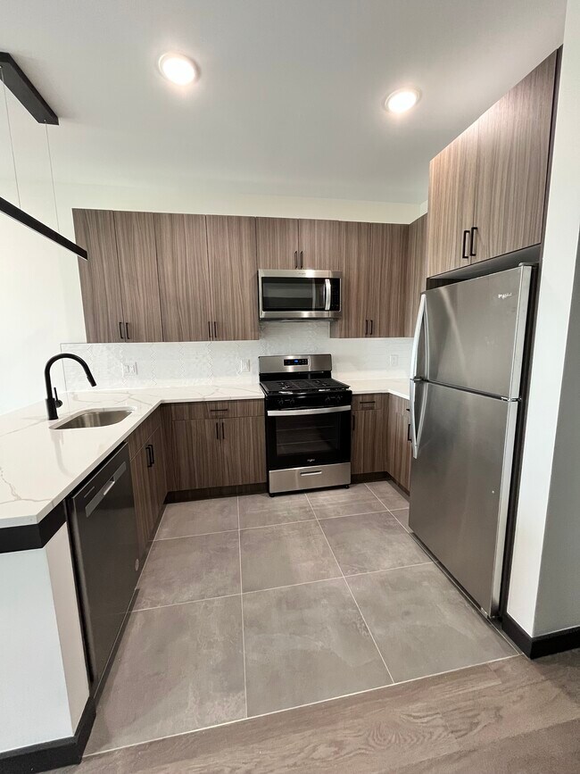 132 Mallory Ave 507