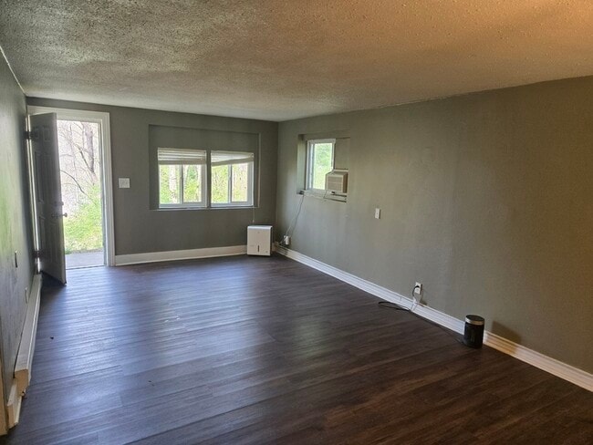 Photo - 107 Hollyberry Ln