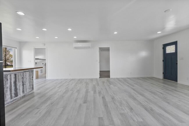 Photo - ***LEASE TAKEOVER*** COUNTRY CHARMER 3 BED...