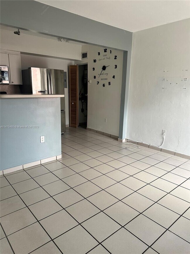 Photo - 7075 SW 14th St Unidad 1