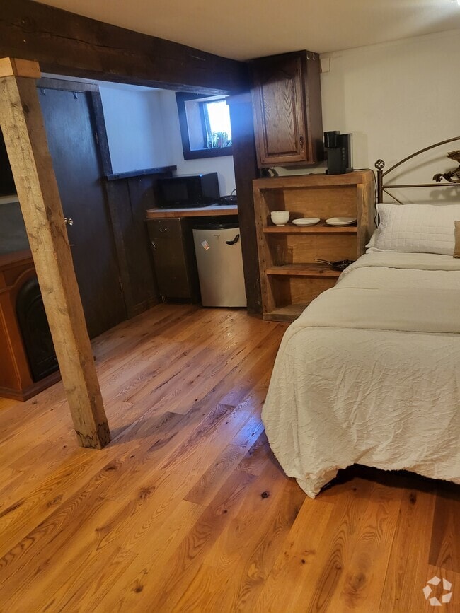 Building Photo - 217 S 8th Ave Unit basemant studio Rental
