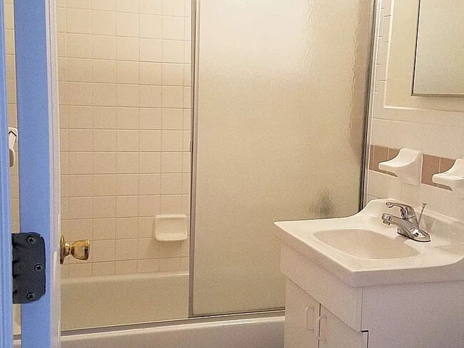 Photo - "Charming 2-Bedroom Oasis in the Heart of Brooklyn – Your Perfect Urban Retreat!"