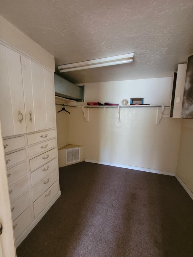 Photo - 1211 W Oak Ave