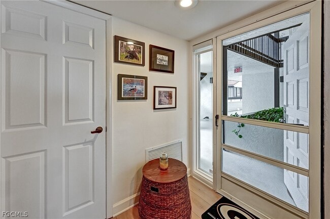 Building Photo - 4821 S Landings Dr Unit 106