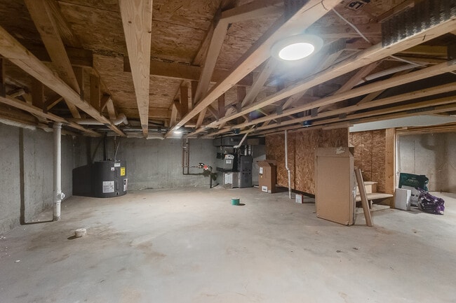 Photo - 140 Dale St N