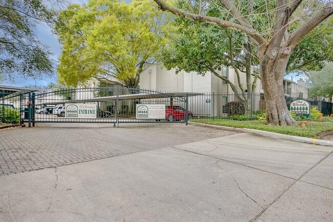 Building Photo - 1100 Augusta Dr