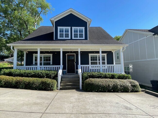Building Photo - 3 Bedroom/ 2.5 Bath Home in Woodbine with Beautiful Screened in Porch and Fenced Yard.