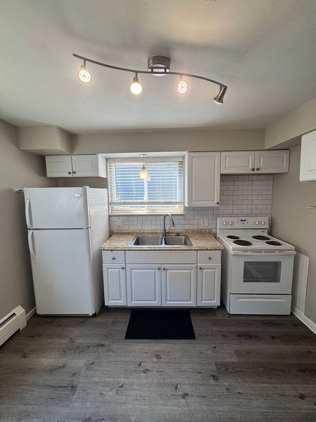 Photo - Updated 3-bedroom 1 bathroom in Littleton! Apartment Unit #3