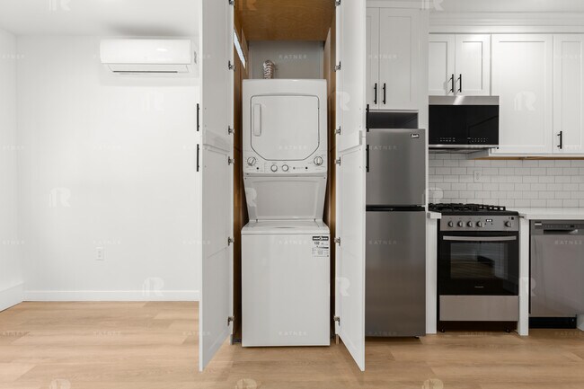 1259-1261 Devon Ave Unit 12611/4