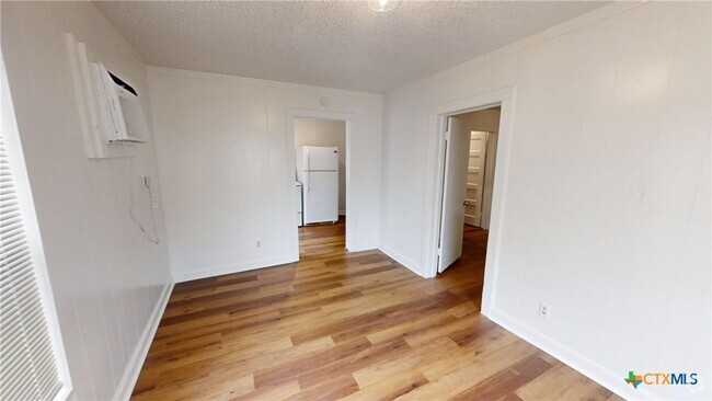 Building Photo - 815 York Ave Rental