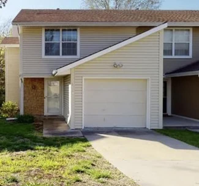 Building Photo - Spacious 3 Bed, 3 Bath Home with 1-Car Garage in Desirable Kansas City Northland Location