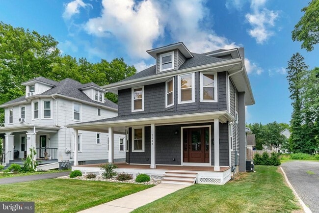 Photo - 2633 Nottingham Way