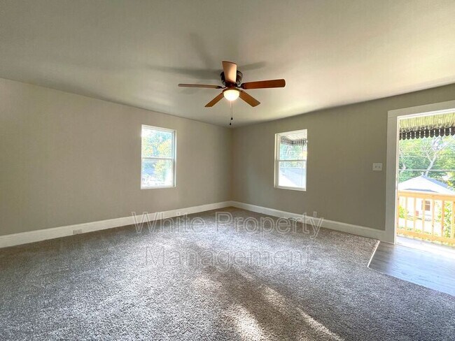 Photo - 706 Hillside St