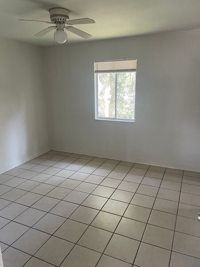 1/1 LOCATED BY FSU STADIUM 850 MONTHLY Condo Unit 8 Condo for Rent