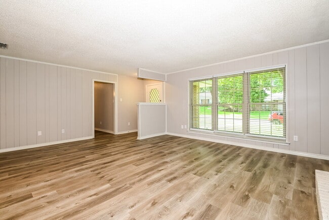 Photo - 708 Village Green Dr
