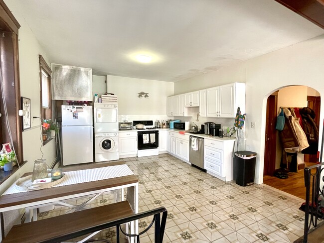 Photo - 443 Hanover St Unit 2