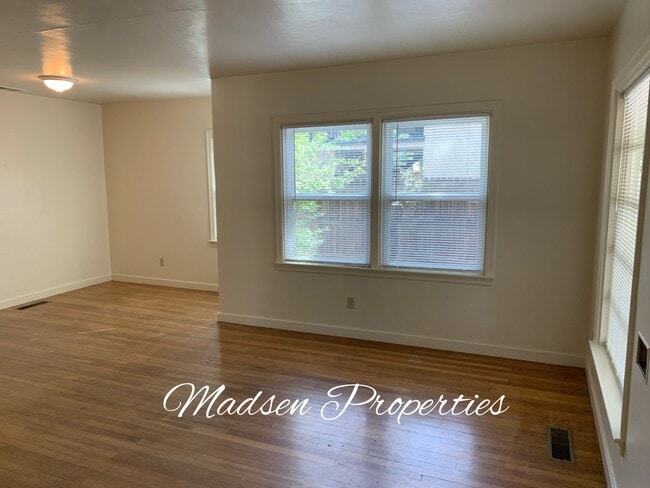 Photo - 432 W 1st Ave