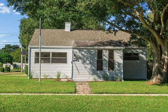 Photo - 1/2 OFF 3 Bedroom, 1 Bathroom Home for Ren...