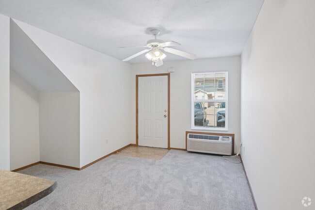1BR, 1BA - 596SF - Living Room/ Dining Room