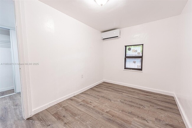 Photo - 11 SW 13th Ave Unidad 4