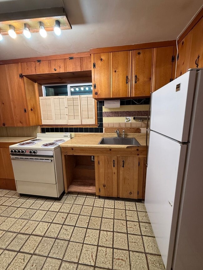 Photo - 729 Willow Wy Unit Studio