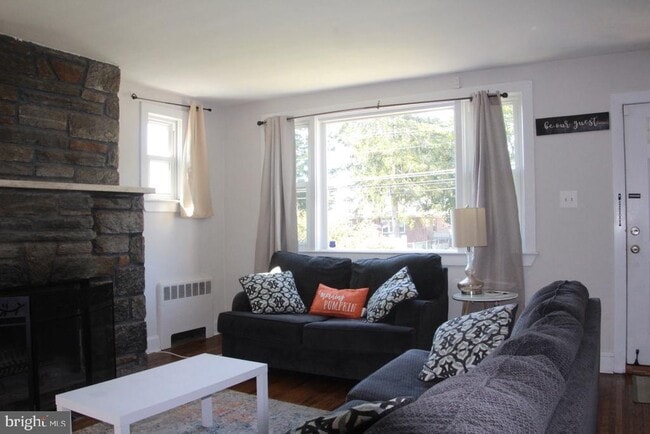 Photo - 308 Warwick Rd